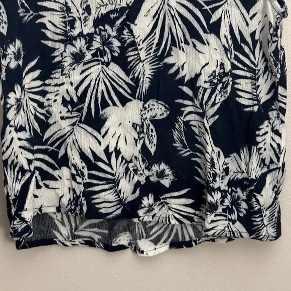 Forever 21 Women Blue Palm Trees Floral Top Size Medium - Picture 4 of 9